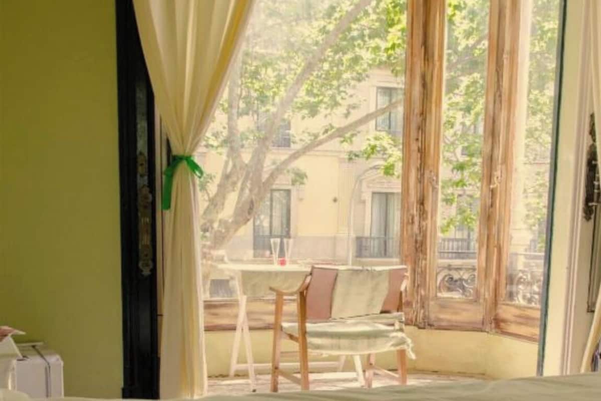 Suite | In-room safe, blackout curtains, iron/ironing board, free WiFi