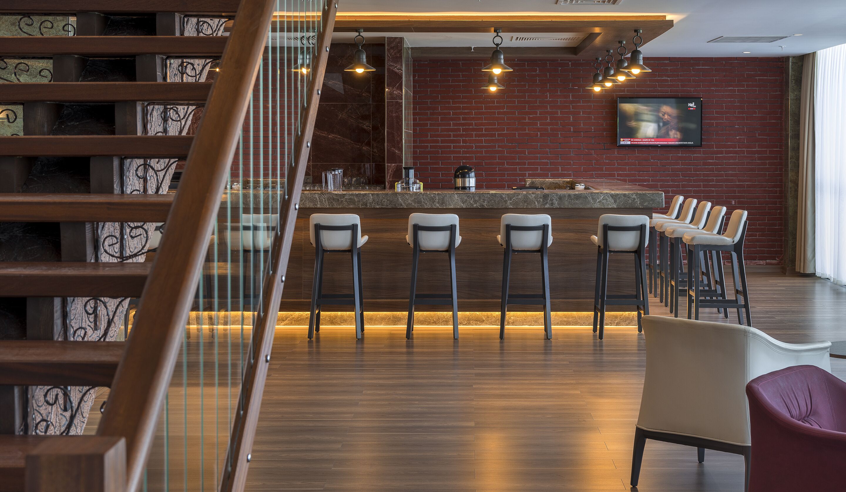 2 bars/lounges, poolside bar