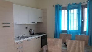 Apartment, 1 Bedroom (Apt 1B) | Private kitchen | Coffee/tea maker, fridge, microwave, oven - Meridiana Residence (Sal)