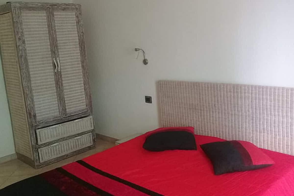 Apartment, 1 Schlafzimmer (Apt 1B) | 1 Schlafzimmer, Zimmersafe, Bügeleisen/Bügelbrett, Bettwäsche