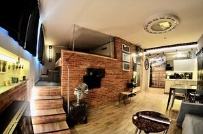 Design Studio, Garden View | In-room safe, iron/ironing board, rollaway beds, free WiFi