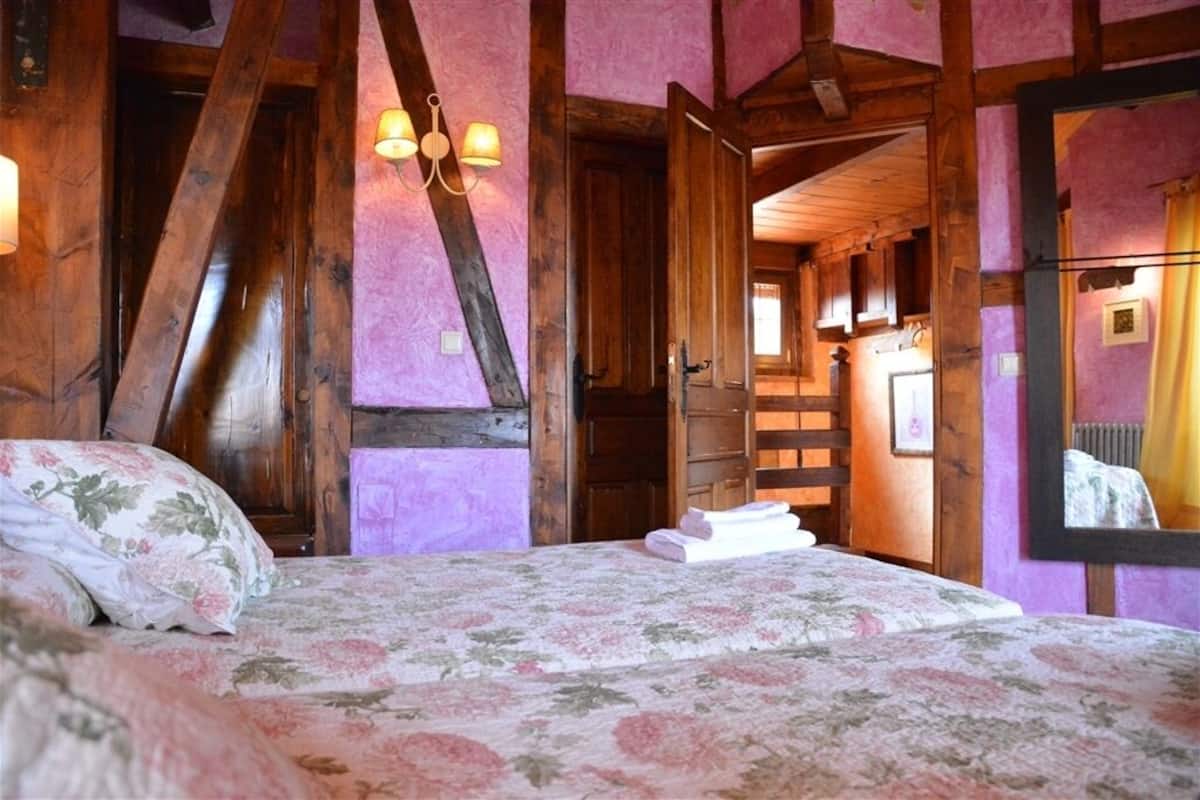 Apartment, 2 Bedrooms (6 Adults) | Desk, soundproofing, iron/ironing board, rollaway beds