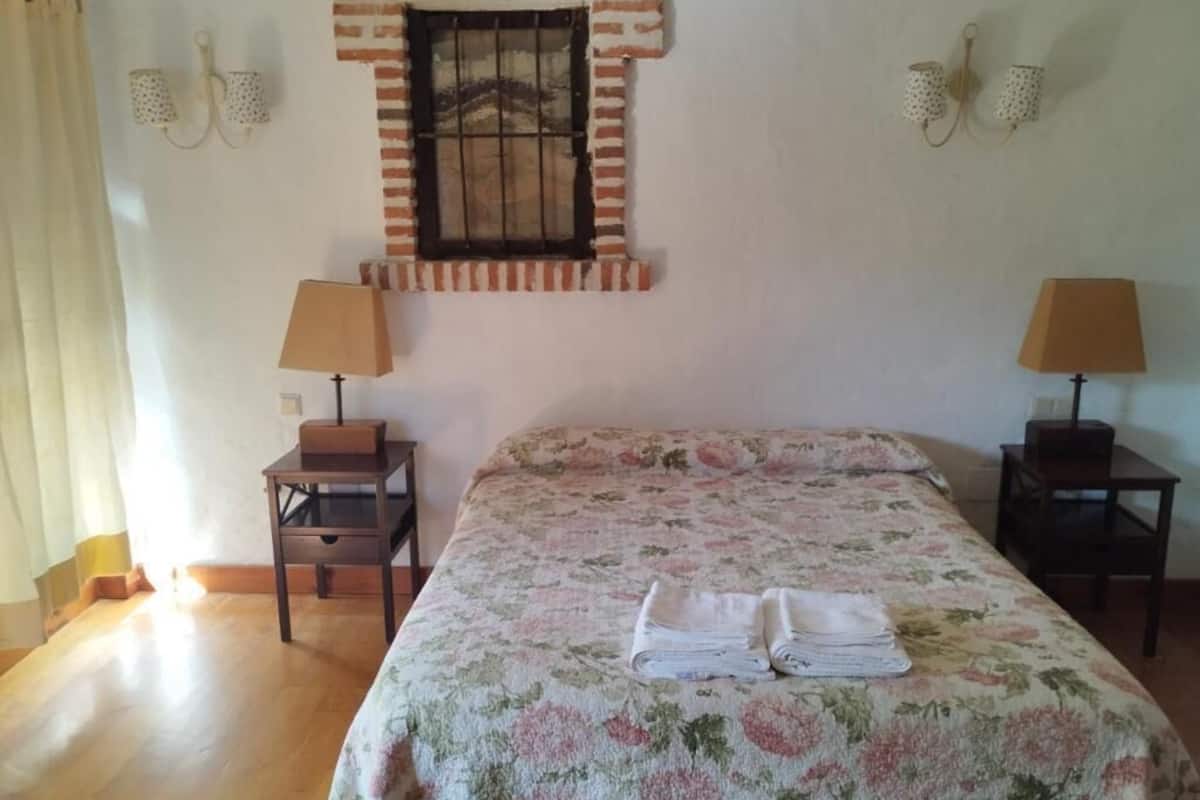 ベーシック スタジオ (2 Adults) | デスク、防音設備、アイロン / アイロン台、可動式ベッド