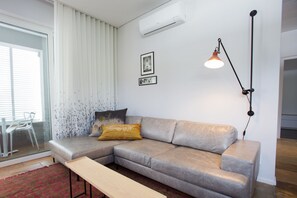 Laanhof 3 Double Bedroom Apartment | 客廳 | 40 吋電視連衛星電視頻道