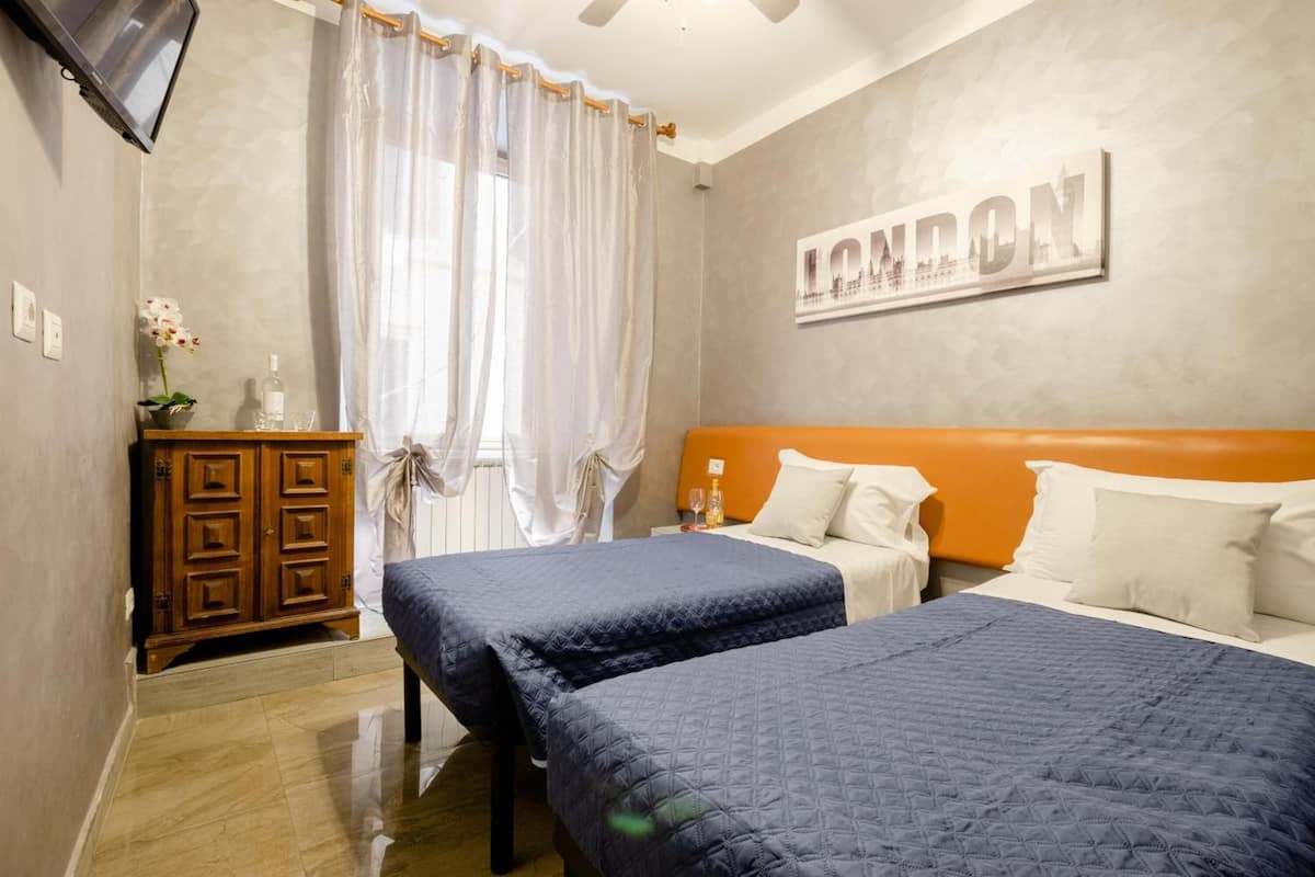 Minibar, bureau, Wi-Fi gratuit, draps fournis