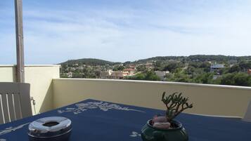 Apartemen (Second Floor) | Teras/patio