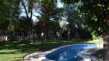 Sæsonbestemt udendørs pool