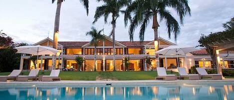 Outdoor pool, pool umbrellas, sun loungers