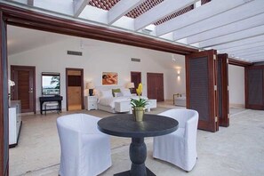 Dining - Casa B Institutional (La Romana)