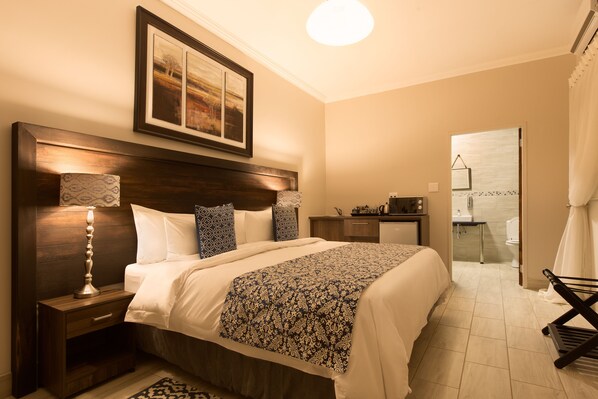 Double Room | 1 bedroom, premium bedding, in-room safe, desk - Three Olives Guesthouse (Centurion)