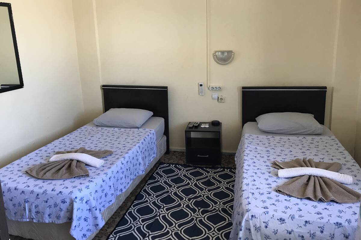 Quarto duplo | Roupas de cama premium, Wi-Fi de cortesia, roupa de cama