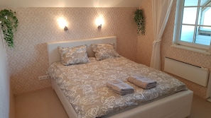 Luksustalo, 4 makuuhuonetta, näköala puutarhaan | 4 makuuhuonetta, silitysrauta/-lauta, vauvansängyt, lisävuoteet