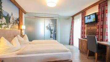 In-room safe, desk, soundproofing, free WiFi