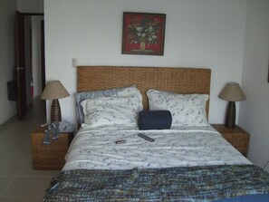 Free cots/infant beds, free wired Internet, bed sheets - Juan Dolio Apartment (Guayacanes)