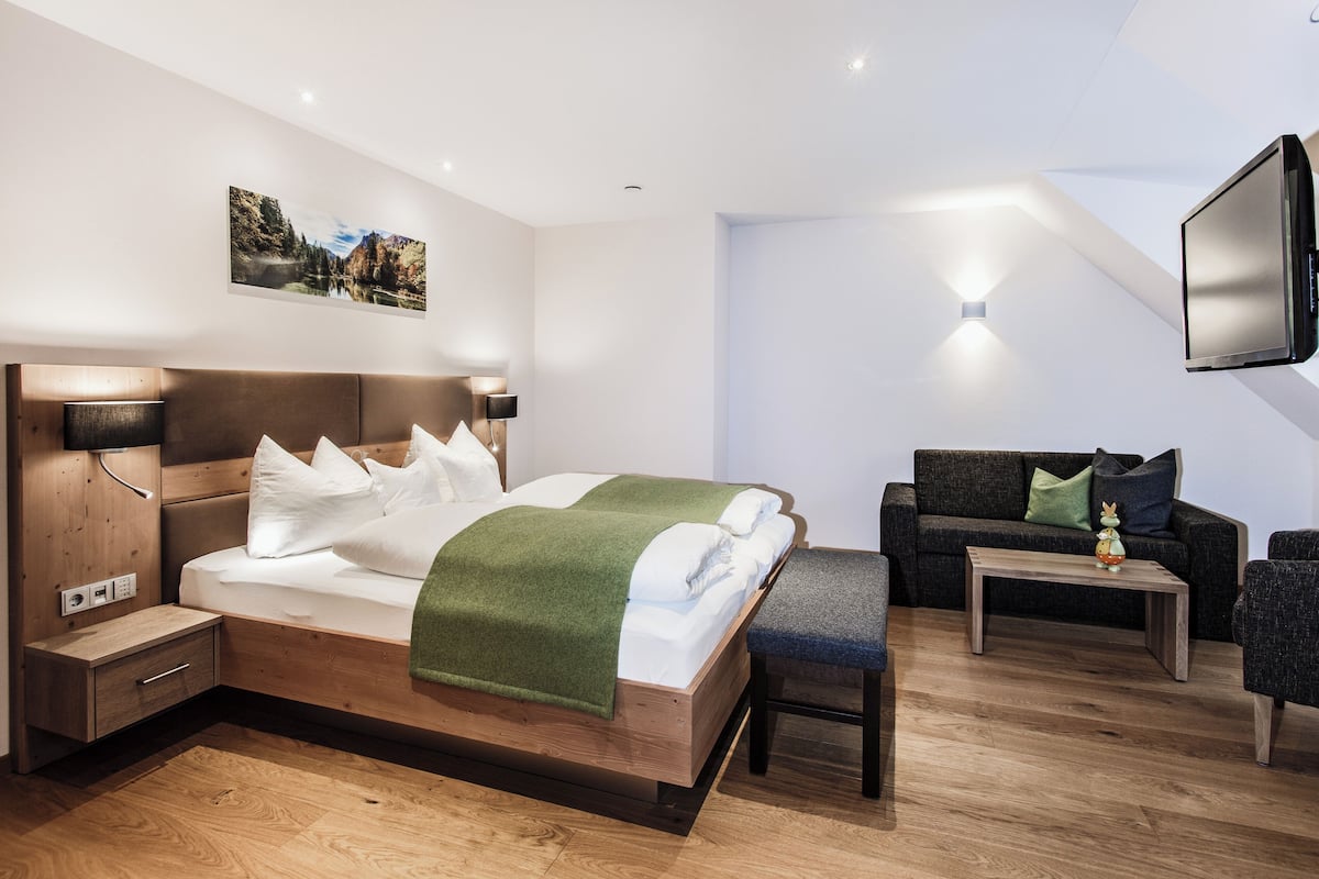 Junior Suite | 1 bedroom, premium bedding, in-room safe, desk
