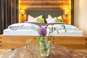 Comfort Double Room | 1 bedroom, premium bedding, in-room safe, desk - Hotel Zur Post (Ruhpolding)