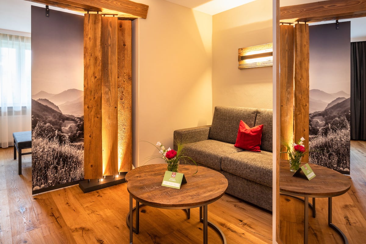 Premium Double Room | 1 bedroom, premium bedding, in-room safe, desk