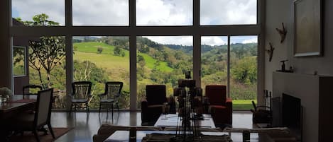 Panoramic House, 2 Bedrooms, Mountain View, Mountainside | Living area | Flat-screen TV