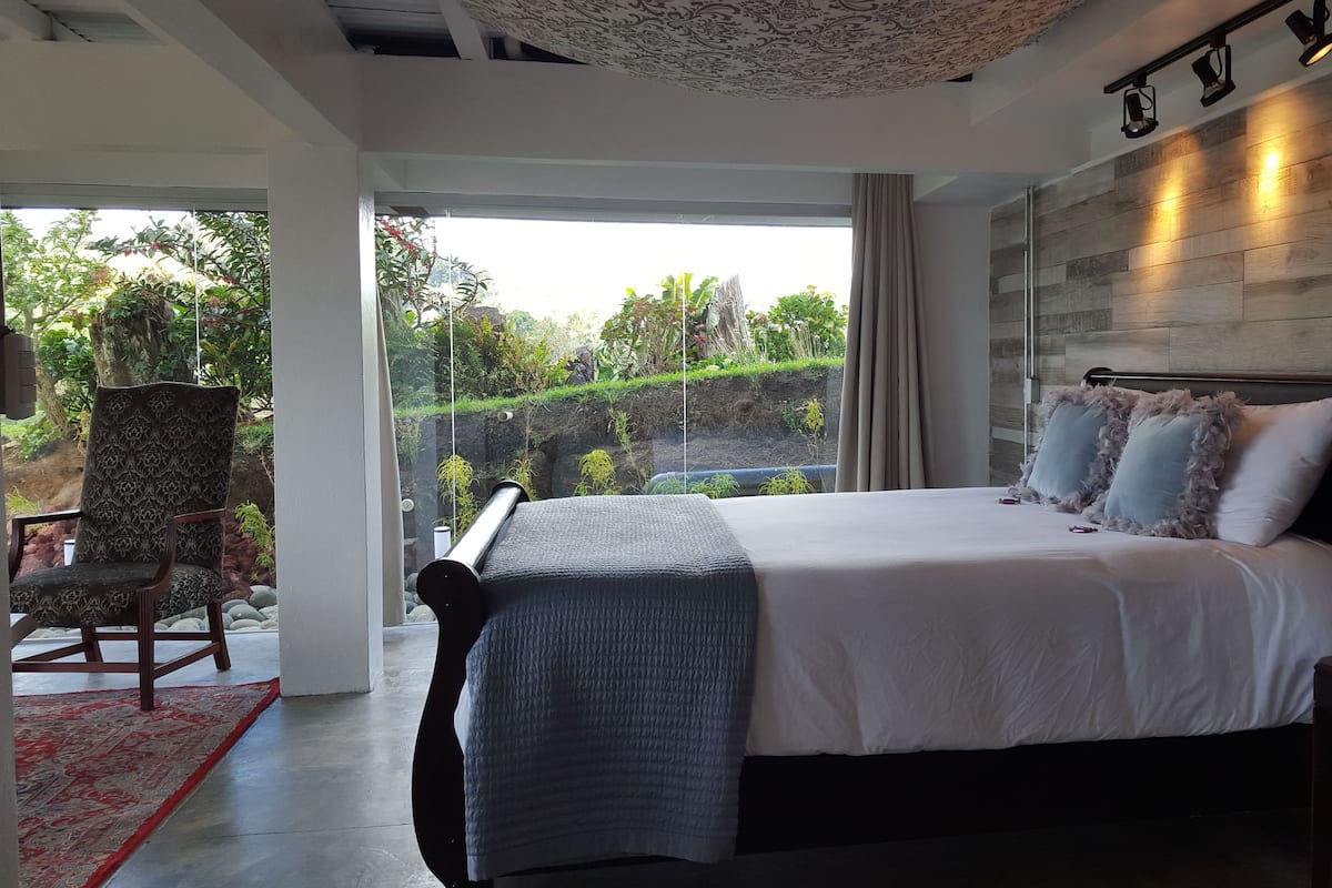 Loft Premium, 1 Tempat Tidur Queen, pemandangan gunung, tepi gunung | Wi-Fi gratis dan seprai linen