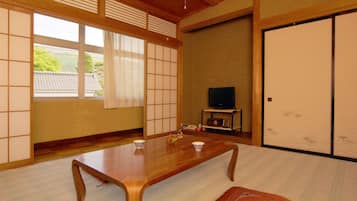 Japanese Style Room | Down comforters, free WiFi, bed sheets