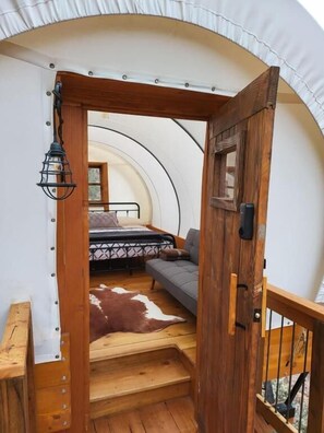 แกรนด์เคบิน, ระเบียง, วิวภูเขา | เครื่องนอนระดับพรีเมียม, ผ้านวมขนเป็ด, ตกแต่งพิเศษโดยเฉพาะ, Wi-Fi ฟรี