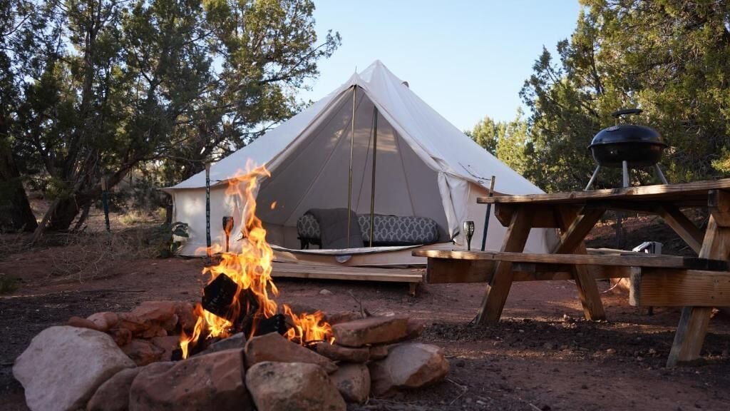 Barraca premium, 1 cama King, ar-condicionado, vista para a montanha | Terraço/pátio