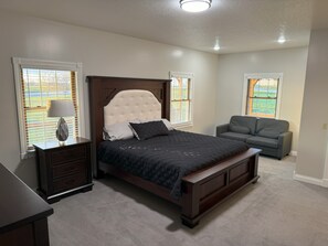 高档床上用品、熨斗/熨衣板、免费 WiFi、床单