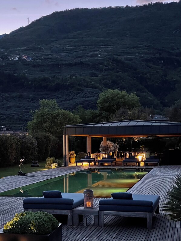 Seasonal outdoor pool - VIVERE suites and rooms (Arco)