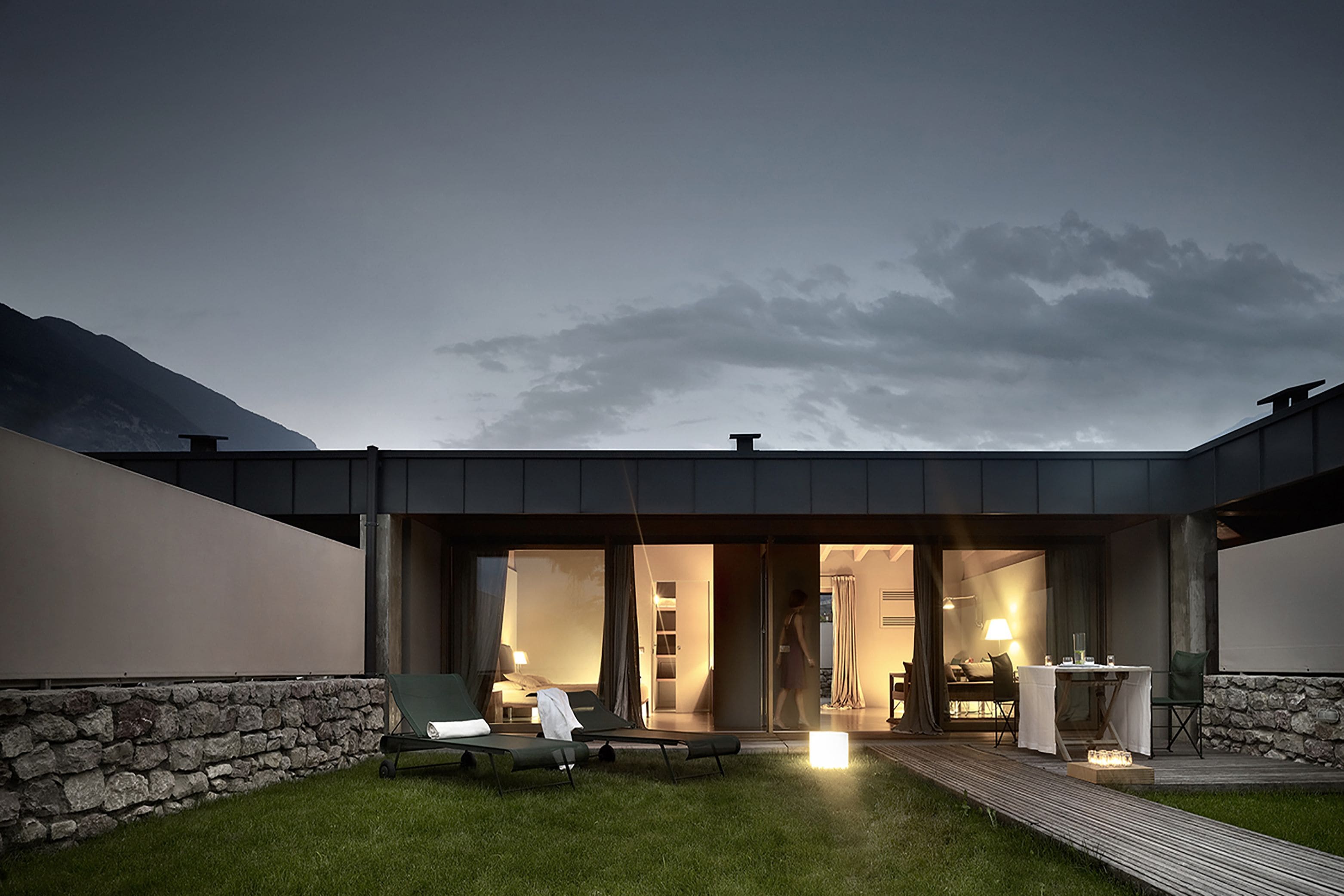 Lakosztály, kilátással a medencére, medence melletti (3) | Terasz/udvar