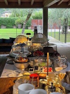 Daily buffet breakfast for a fee - VIVERE suites and rooms (Arco)