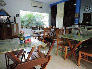 Free daily continental breakfast