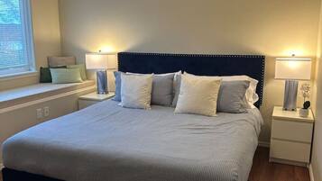 4 bedrooms, desk, iron/ironing board, travel cot