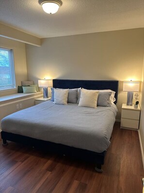 4 Schlafzimmer, Schreibtisch, Bügeleisen/Bügelbrett, Reisekinderbett