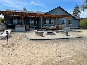 Terrace/patio - Gearhart Lakefront Oasis (Warrenton)