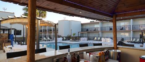 Bar en bord de piscine