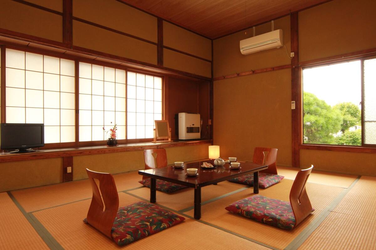 Japanese Style Room for 4 Guests, Shared Bathroom | Free WiFi, bed sheets