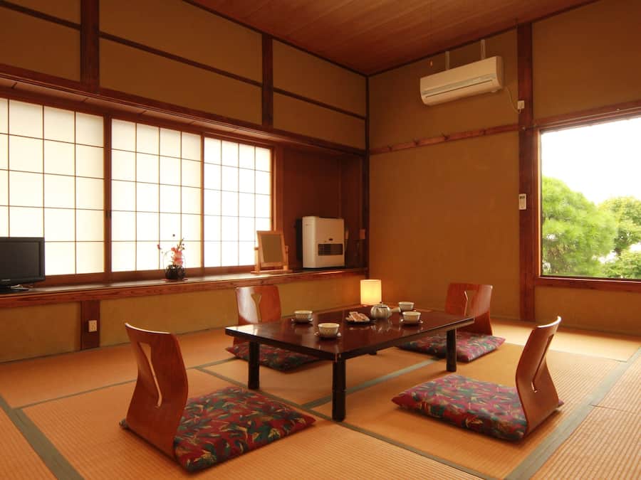 Japanese Style Room for 4 Guests, Shared Bathroom | Free WiFi, bed sheets
