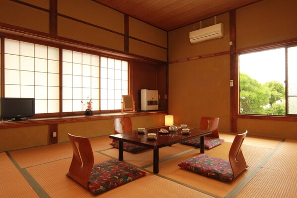 Japanese Style Room for 4 Guests, Shared Bathroom