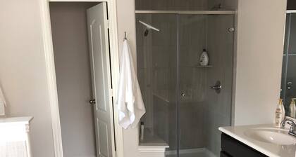 *Spacious HOME away from home! Lots of comforts included. Perfect for family!