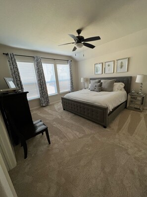 4 habitaciones, tabla de planchar con plancha, cuna de viaje y wifi 