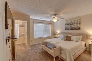 4 bedrooms, desk, iron/ironing board, free WiFi - GreatGroupGetaway 15 min from Keeneland/Horse Park/Downtown/UK/Red Mile (Lexington)