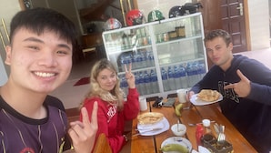 Frokost med lokale retter er inkludert hver dag