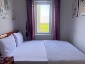 Standard Double Room, 1 King Bed, Non Smoking, Mountain View | Premium bedding, free minibar, blackout drapes, soundproofing - Tien's Cozy Homestay (Bo Trach)