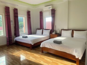 Chambre Quadruple Familiale, non-fumeur, côté montagne