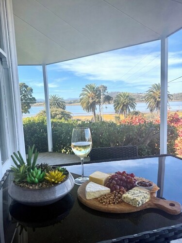 HENDERSONS, River Views | Pool | Gravelly Beach | Tamar Valley Wine Route