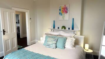 4 camere, una scrivania, ferro/asse da stiro, culla da viaggio