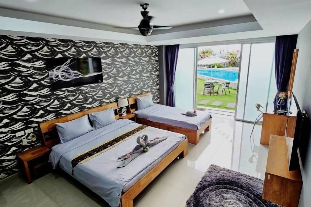 Down duvets, memory-foam beds, in-room safe, desk