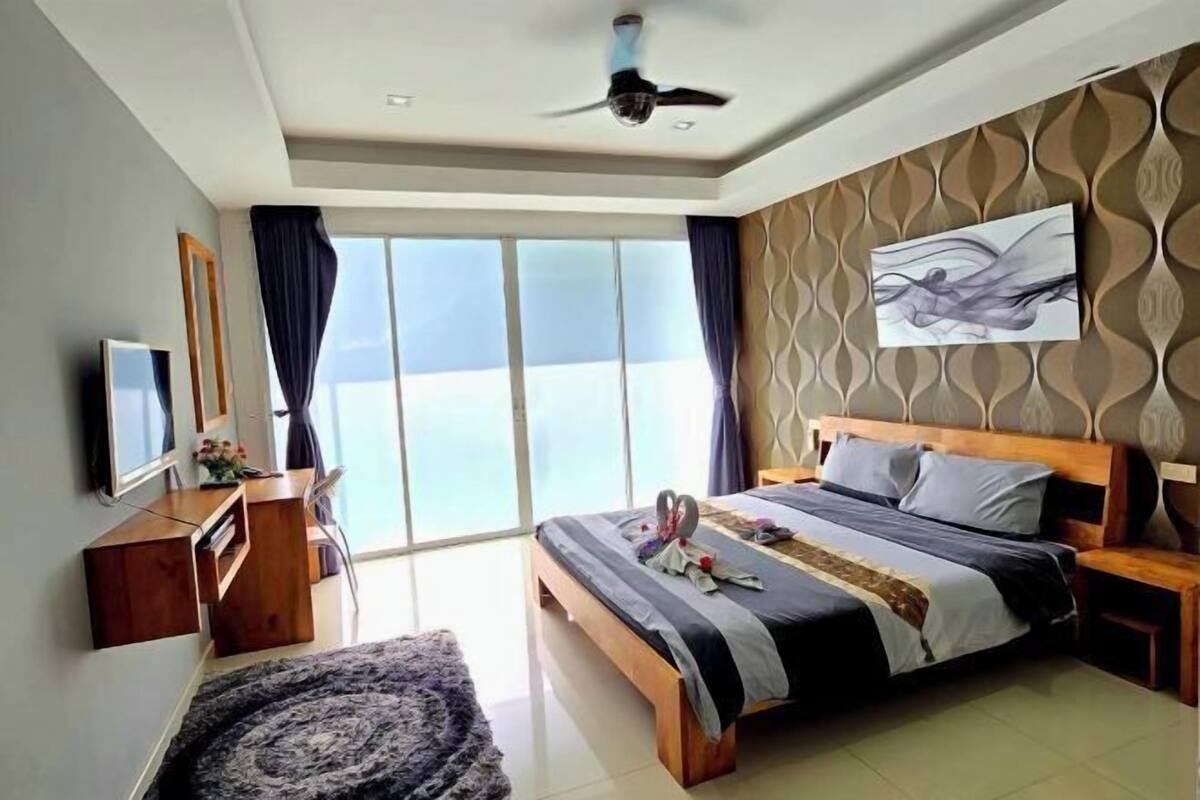 Down duvets, memory-foam beds, in-room safe, desk