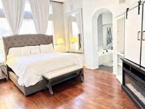 3 室のベッドルーム、アイロン / アイロン台、WiFi、ベッドシーツ