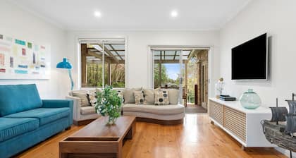 Saltwater VILLA -5 bed, 12m heated* POOL -foxtel, billiards, BONUS* OFFERS 2026.